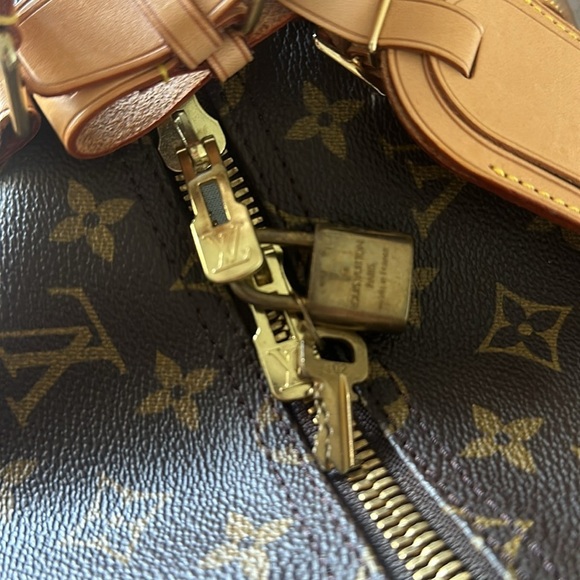 Louis Vuitton - Picture 4 of 7